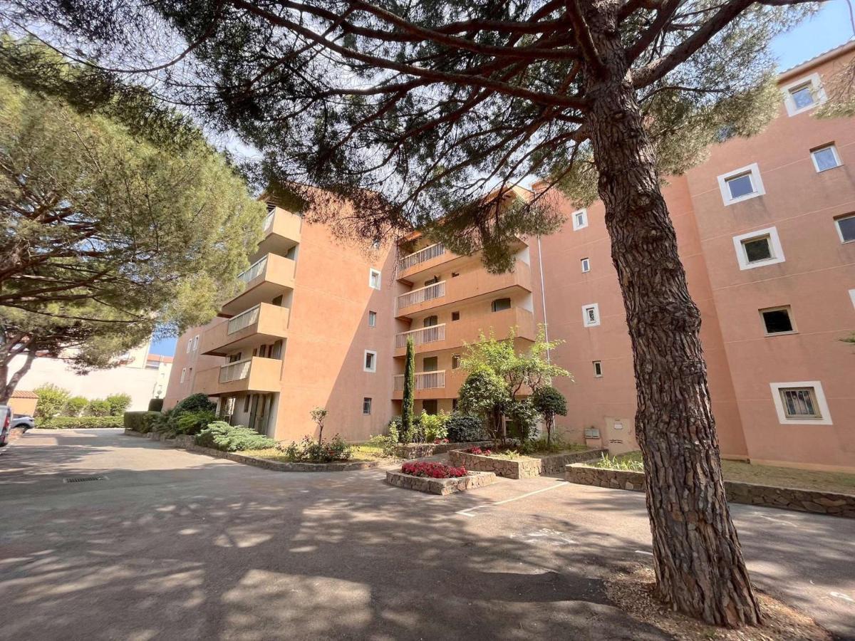 Apartment 2 Pieces Avec Mezzanine, Terrasse Et Parking, A 500m De La Plage - - Fr-1-226a-42